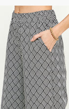 Load image into Gallery viewer, Black and White Herringbone Set