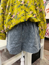 Load image into Gallery viewer, Quilted Pattern Denim Shorts
