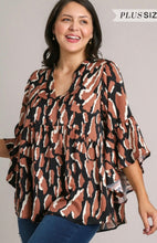 Load image into Gallery viewer, Bell Sleeve Black Animal Top
