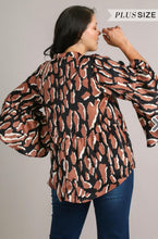 Load image into Gallery viewer, Bell Sleeve Black Animal Top
