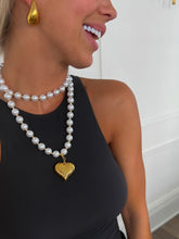 Load image into Gallery viewer, Wrap Around Pearl Heart Necklace
