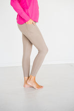 Load image into Gallery viewer, Sweetheart Pocket Leggings
