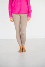 Load image into Gallery viewer, Sweetheart Pocket Leggings
